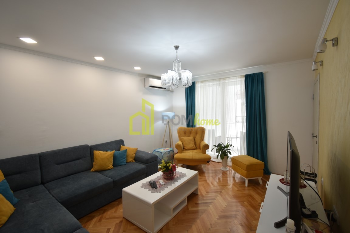 Dvosoban stan 74m2, Centar